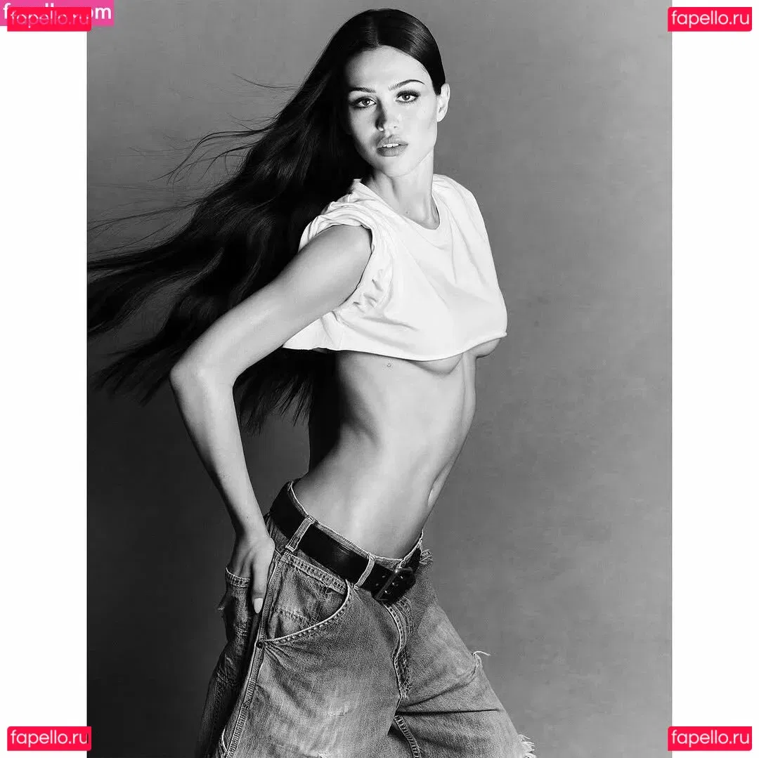 Amelia Gray Hamlin Onlyfans Photo Gallery 