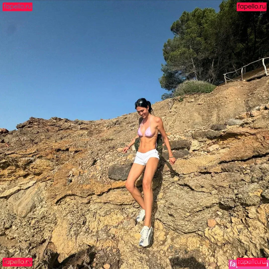 Amelia Gray Hamlin Onlyfans Photo Gallery 