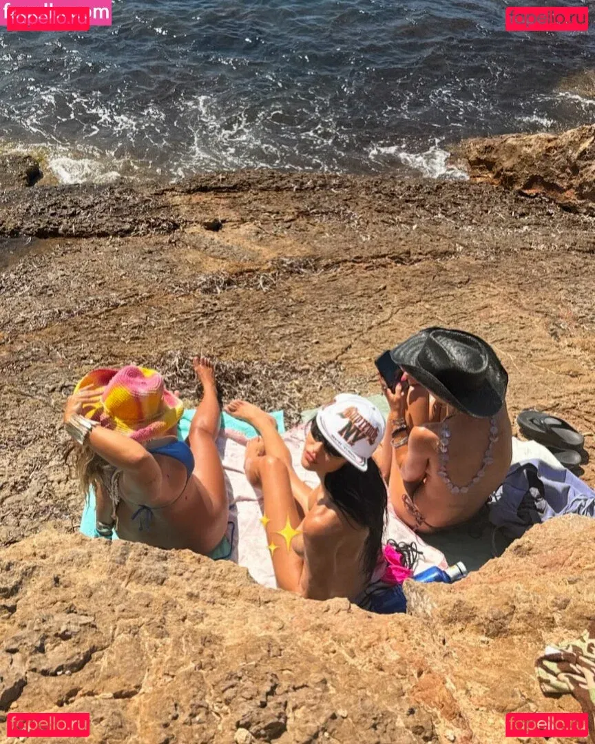 Amelia Gray Hamlin Onlyfans Photo Gallery 