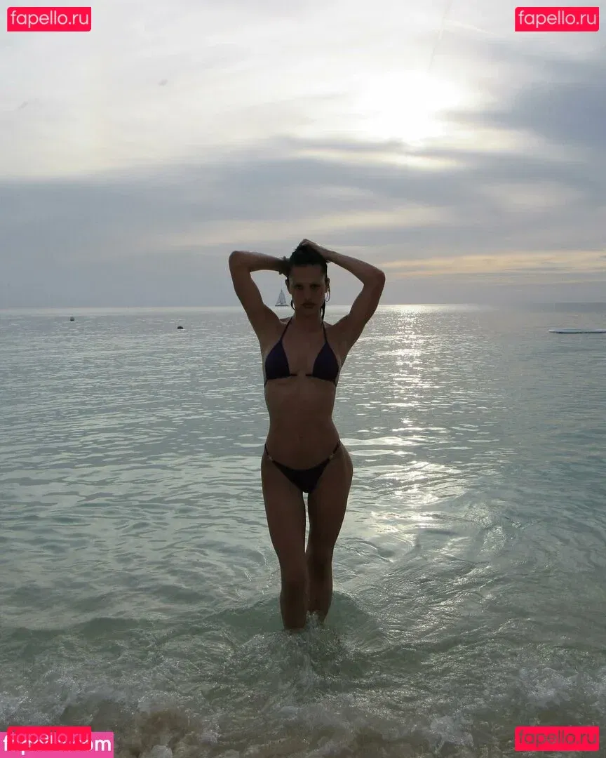 Amelia Gray Hamlin Onlyfans Photo Gallery 