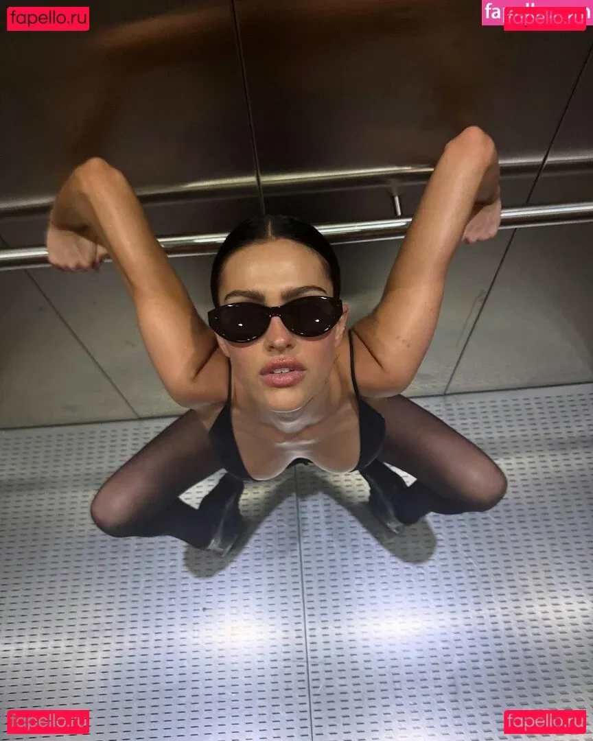 Amelia Gray Hamlin Onlyfans Photo Gallery 