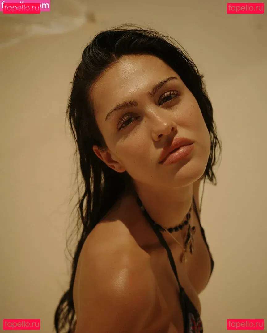 Amelia Gray Hamlin Onlyfans Photo Gallery 