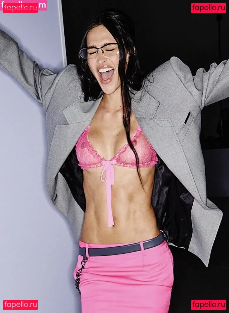 Amelia Gray Hamlin Onlyfans Photo Gallery 