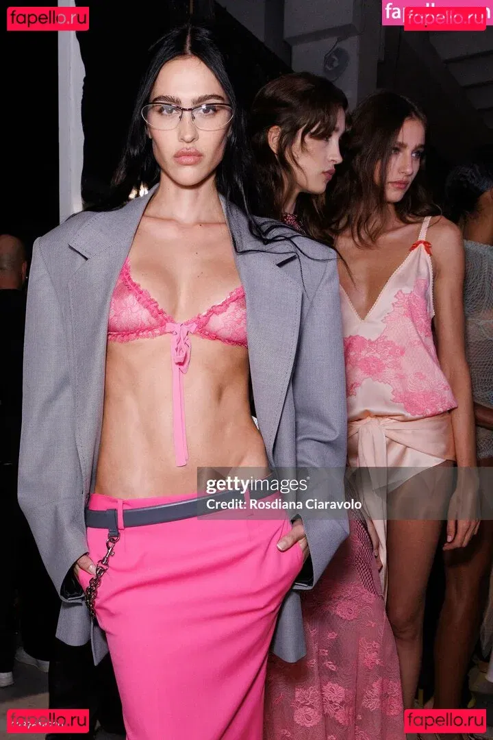 Amelia Gray Hamlin Onlyfans Photo Gallery 