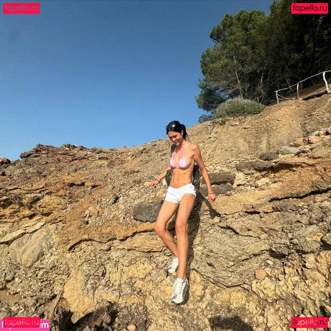 Amelia Gray Hamlin Onlyfans Photo Gallery 