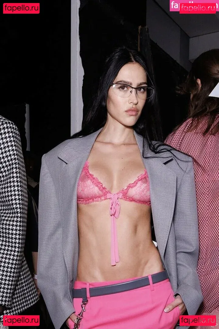 Amelia Gray Hamlin Onlyfans Photo Gallery 