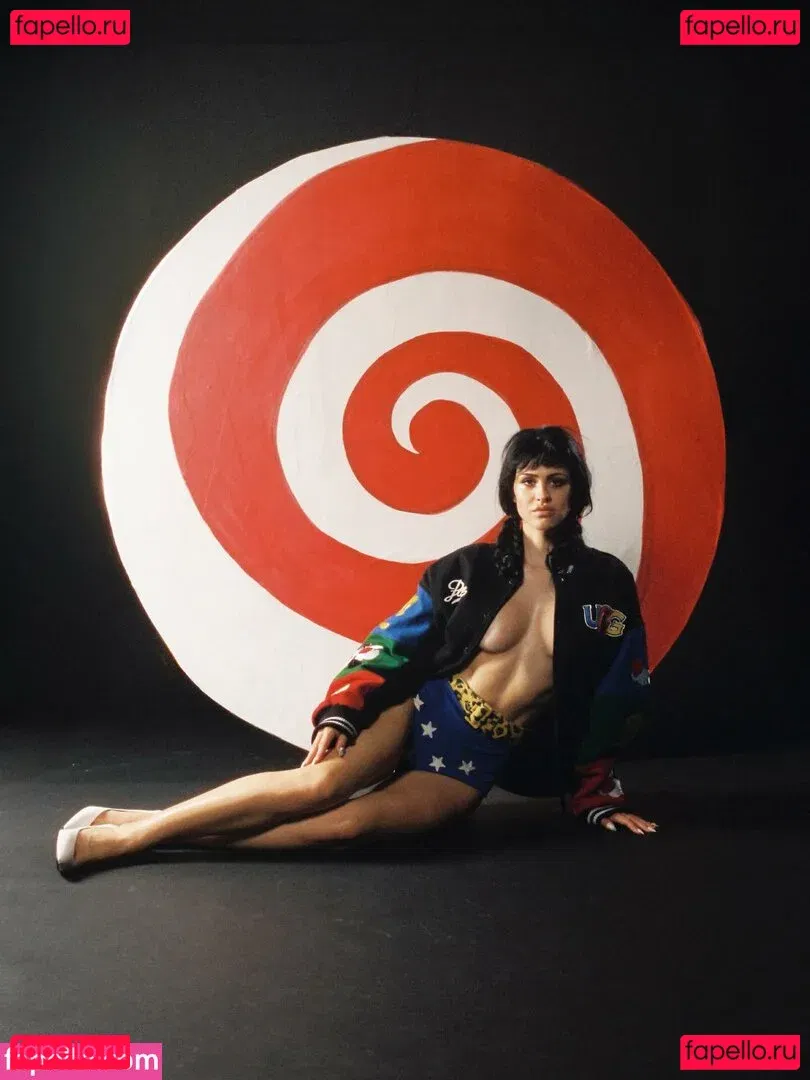 Amelia Gray Hamlin Onlyfans Photo Gallery 