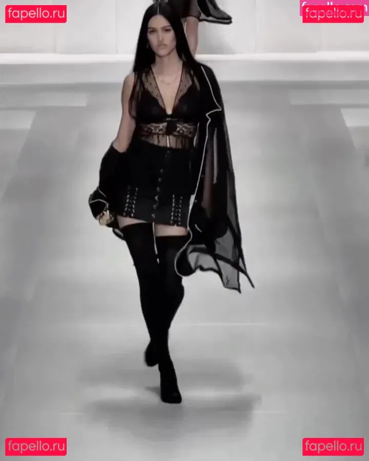 Amelia Gray Hamlin Onlyfans Photo Gallery 