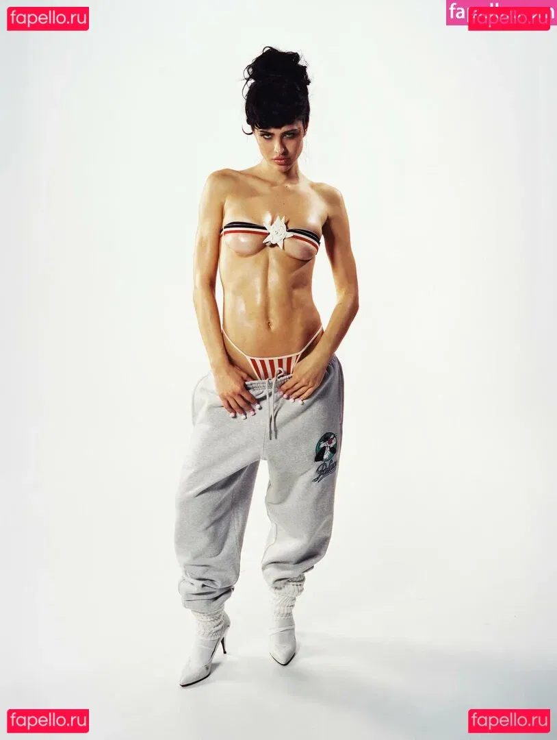 Amelia Gray Hamlin Onlyfans Photo Gallery 