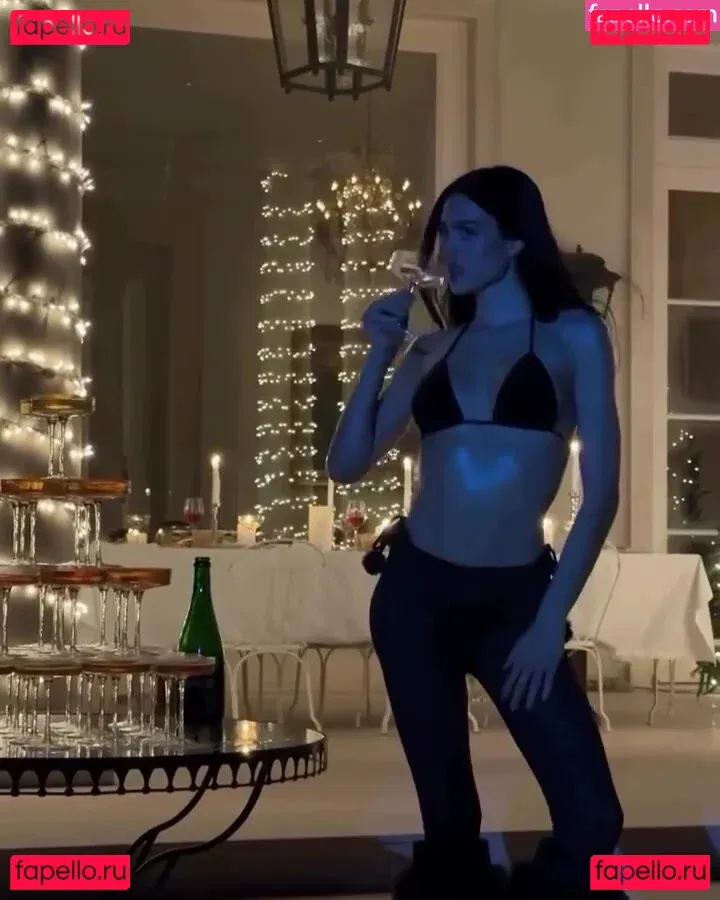 Amelia Gray Hamlin Onlyfans Photo Gallery 