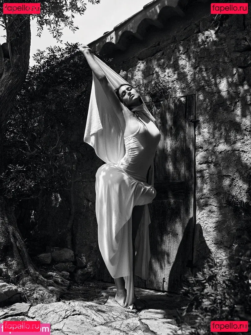 Amelia Gray Hamlin Onlyfans Photo Gallery 