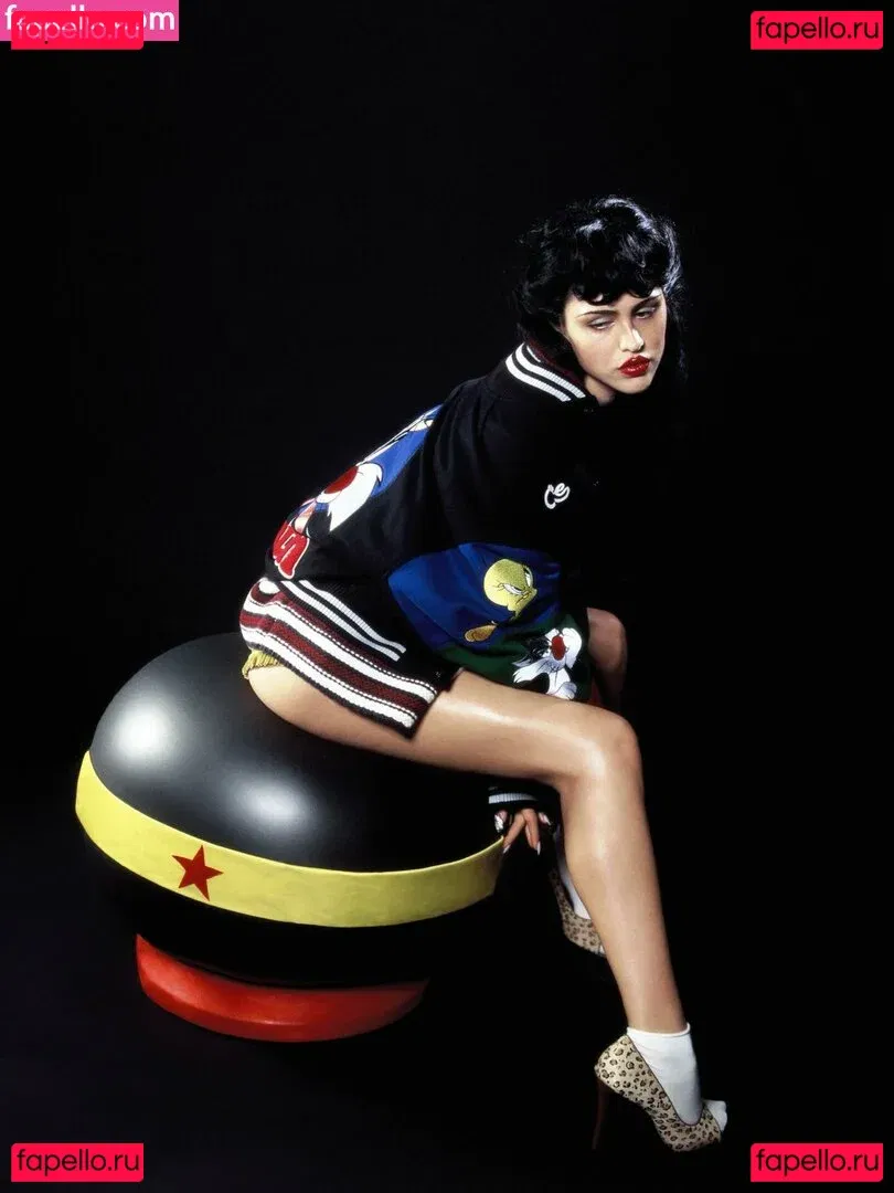 Amelia Gray Hamlin Onlyfans Photo Gallery 