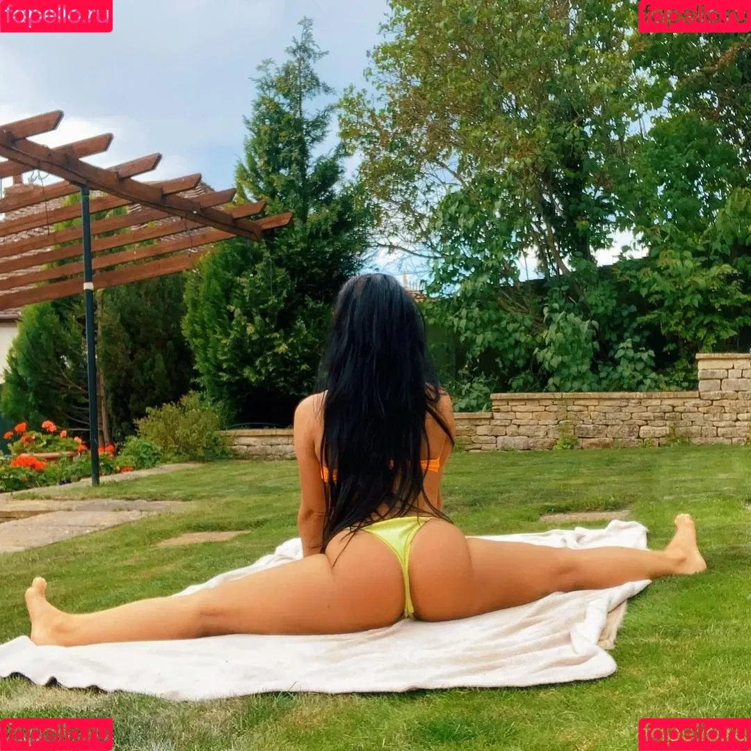 Suzy Hanah Onlyfans Photo Gallery 