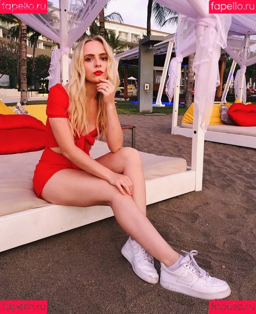 Madilyn Bailey Onlyfans Photo Gallery 