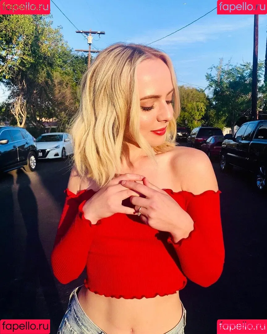 Madilyn Bailey Onlyfans Photo Gallery 