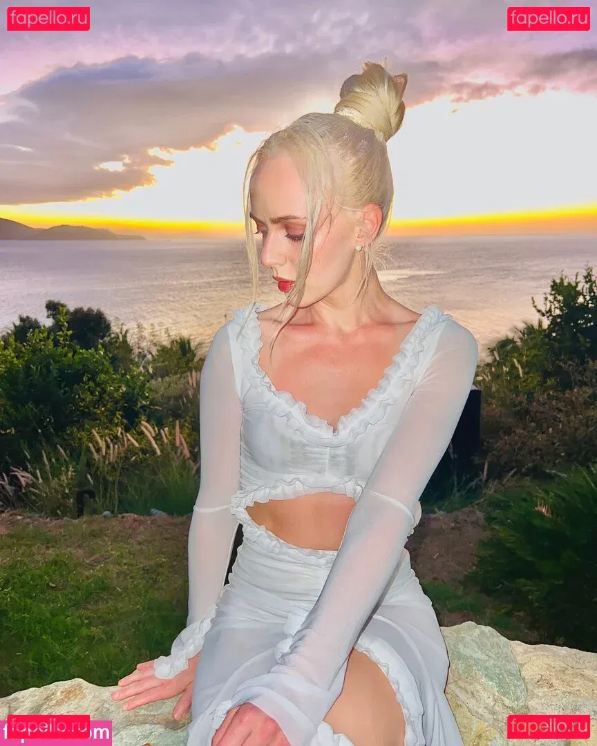 Madilyn Bailey Onlyfans Photo Gallery 
