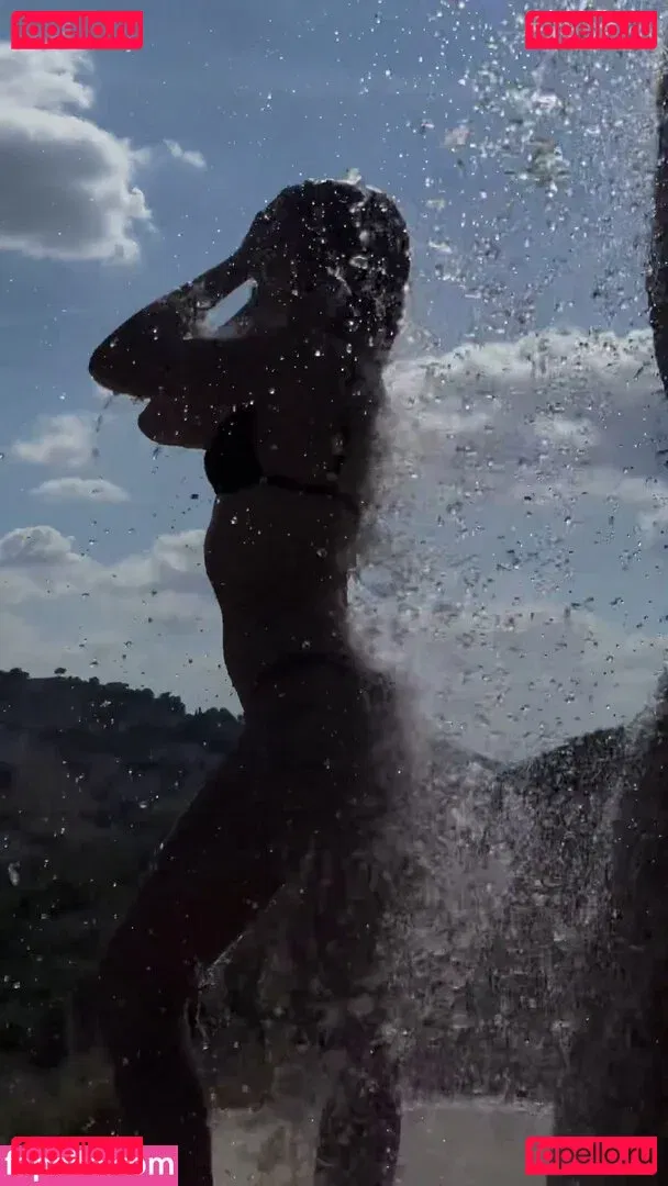 Shanti Tan Onlyfans Photo Gallery 