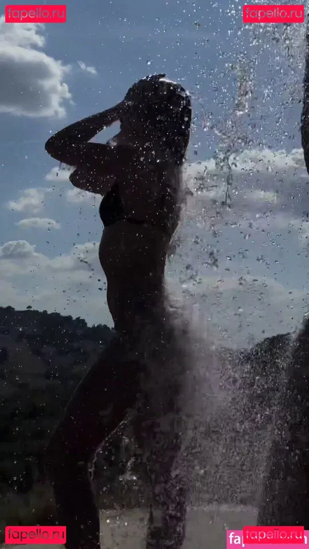 Shanti Tan Onlyfans Photo Gallery 