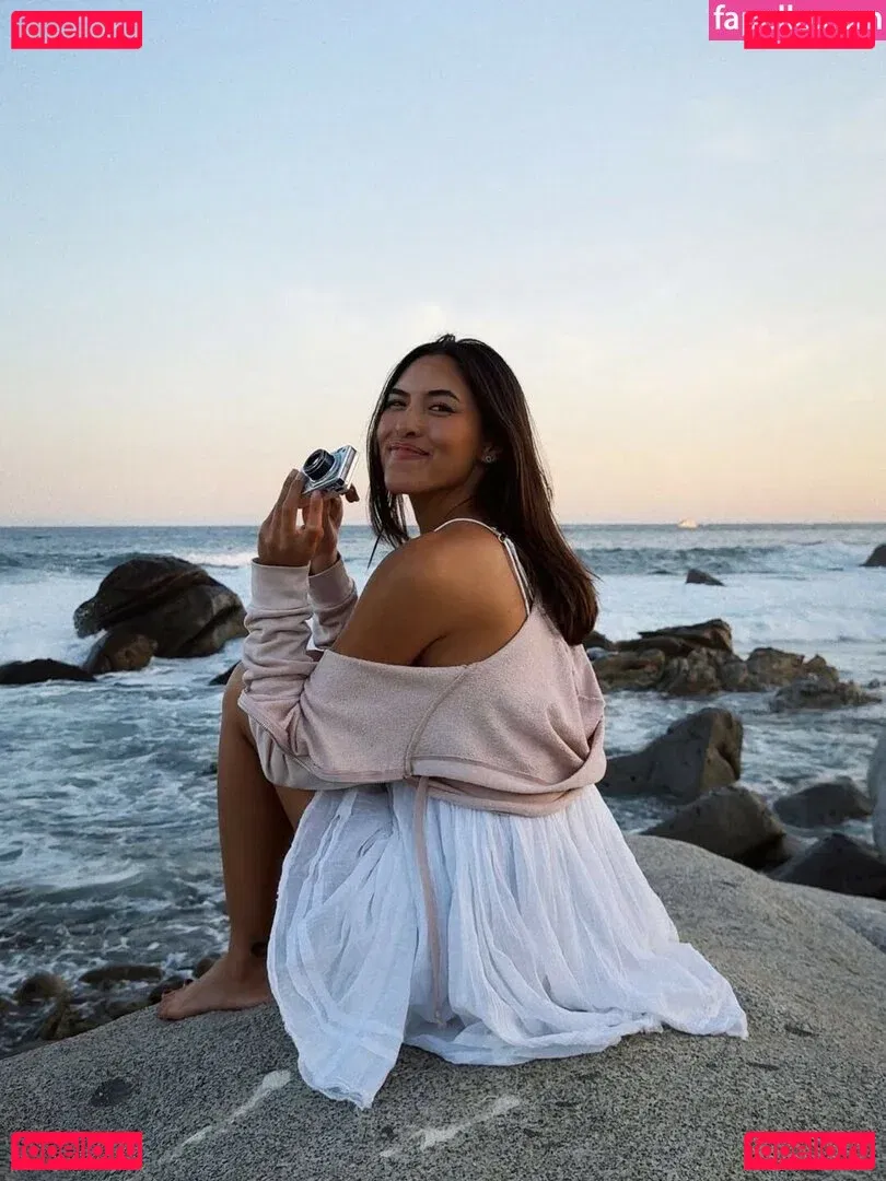 Shanti Tan Onlyfans Photo Gallery 