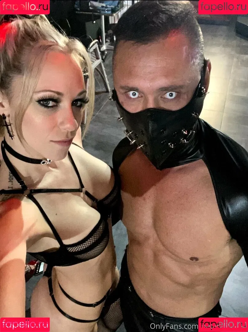 swinger_couple Onlyfans Photo Gallery 