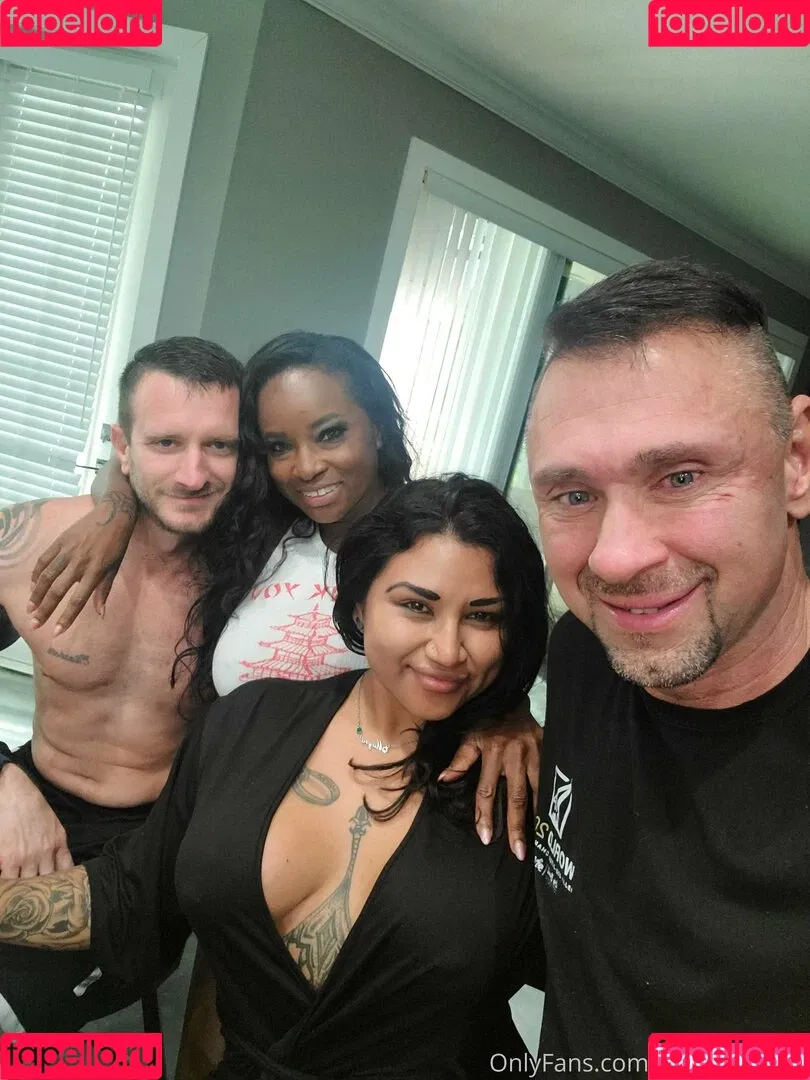swinger_couple Onlyfans Photo Gallery 