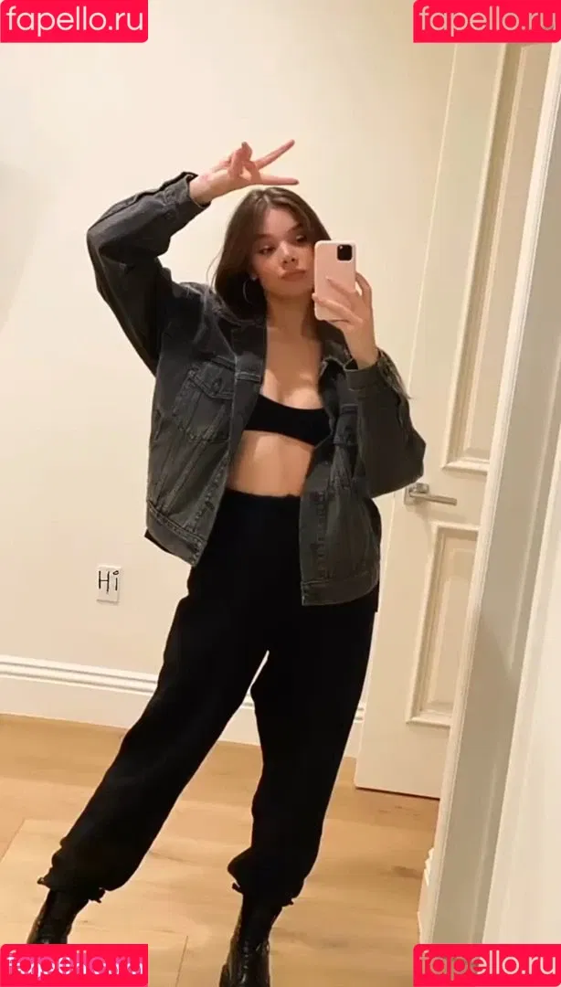 Hailee Steinfeld Onlyfans Photo Gallery 