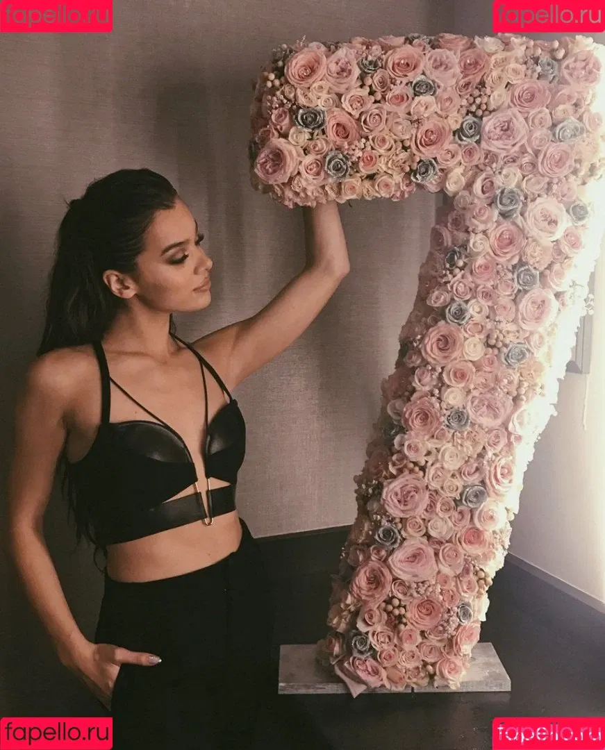 Hailee Steinfeld Onlyfans Photo Gallery 