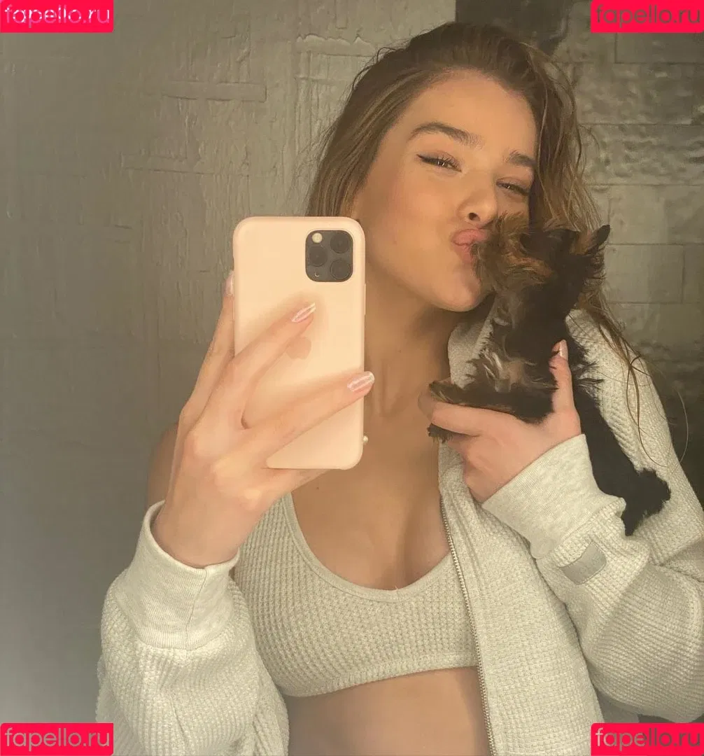 Hailee Steinfeld Onlyfans Photo Gallery 