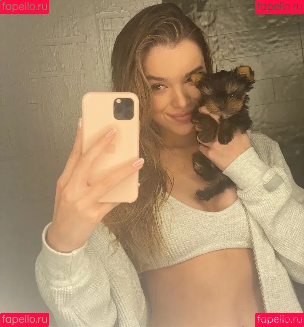 Hailee Steinfeld Onlyfans Photo Gallery 