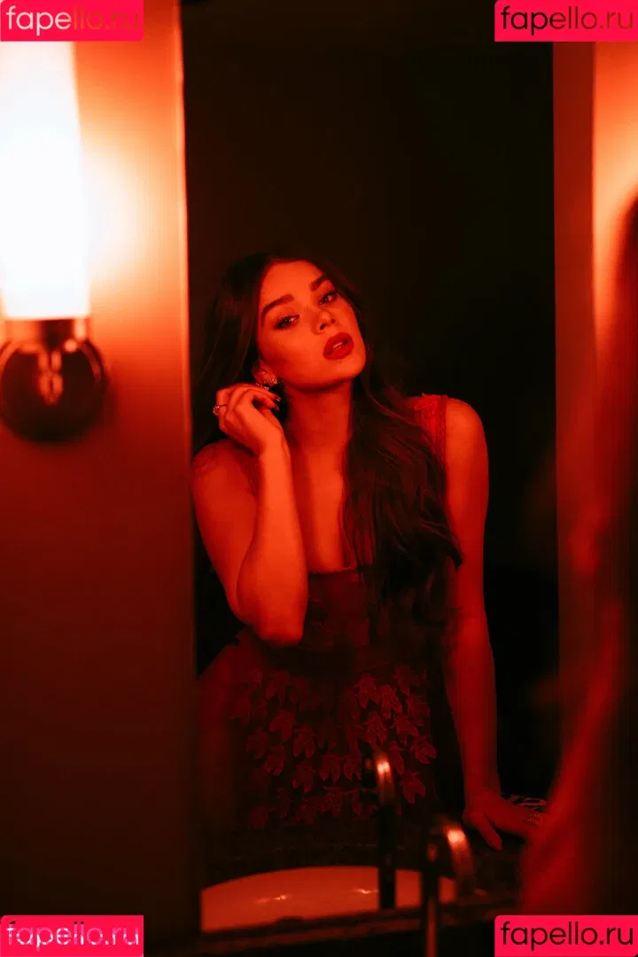 Hailee Steinfeld Onlyfans Photo Gallery 