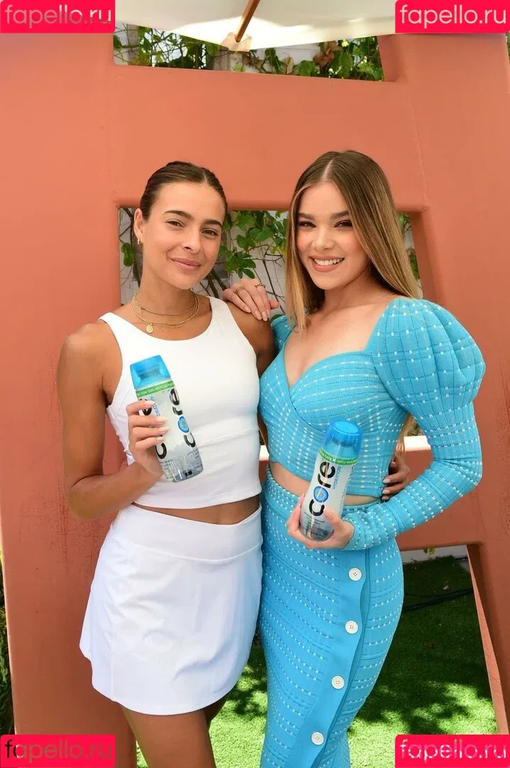 Hailee Steinfeld Onlyfans Photo Gallery 