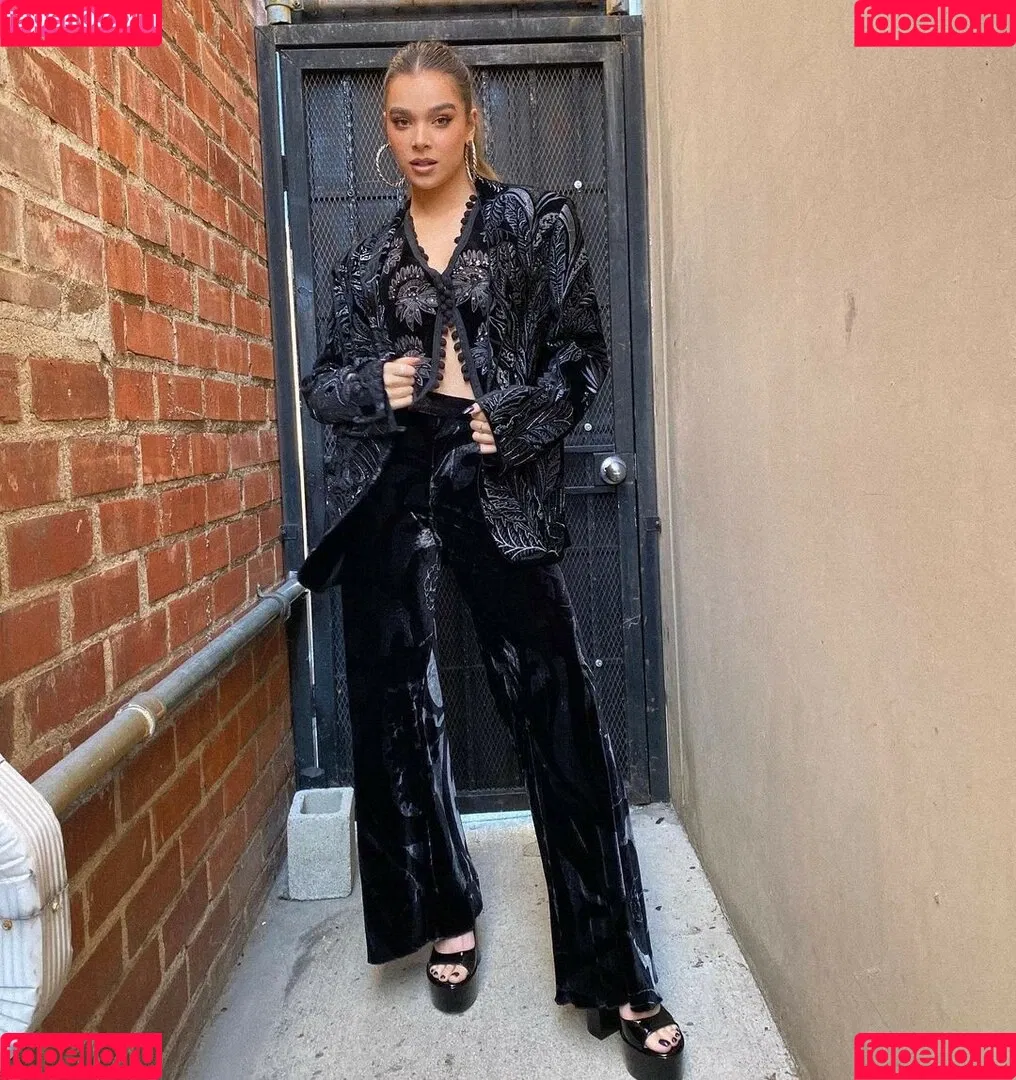 Hailee Steinfeld Onlyfans Photo Gallery 