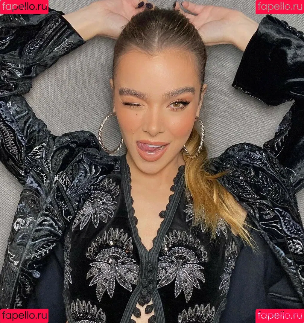 Hailee Steinfeld Onlyfans Photo Gallery 