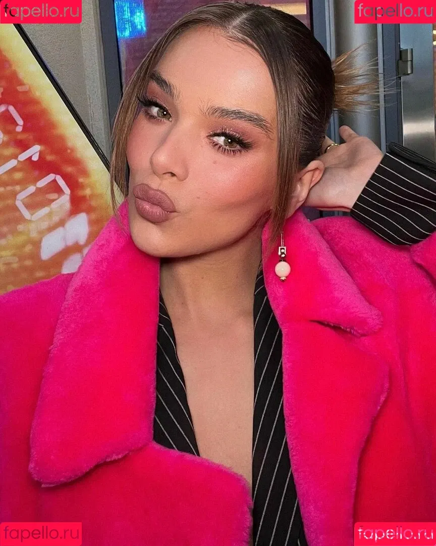 Hailee Steinfeld Onlyfans Photo Gallery 