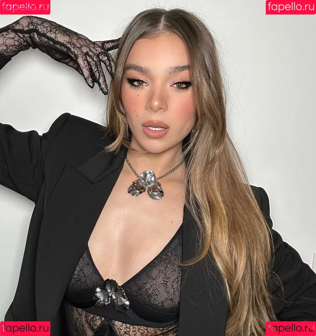 Hailee Steinfeld Onlyfans Photo Gallery 