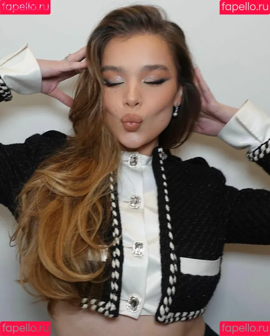 Hailee Steinfeld Onlyfans Photo Gallery 