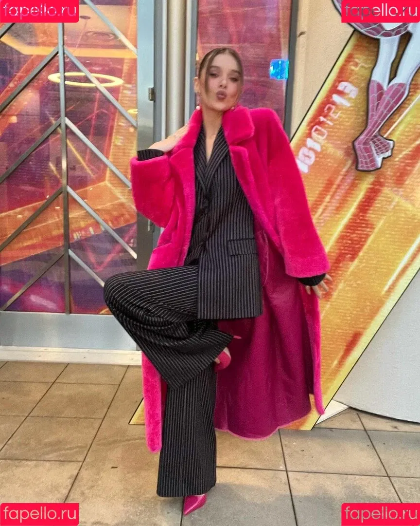Hailee Steinfeld Onlyfans Photo Gallery 