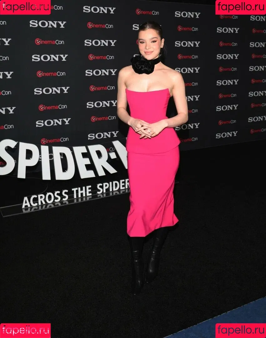 Hailee Steinfeld Onlyfans Photo Gallery 