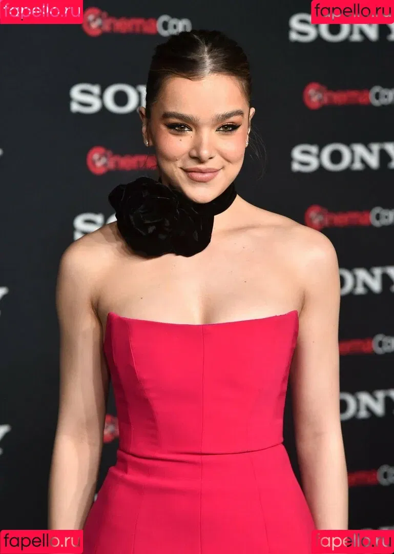 Hailee Steinfeld Onlyfans Photo Gallery 