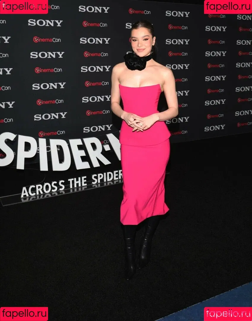 Hailee Steinfeld Onlyfans Photo Gallery 
