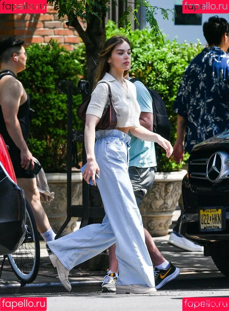 Hailee Steinfeld Onlyfans Photo Gallery 
