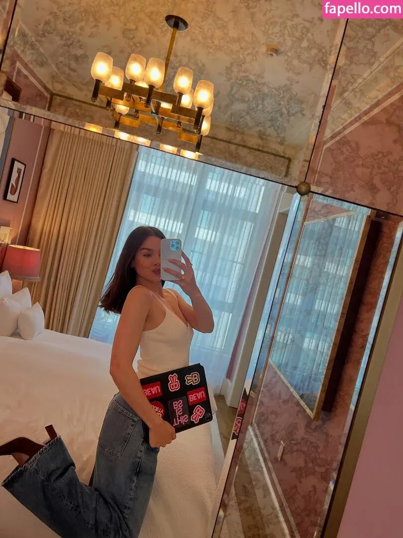 Hailee Steinfeld Onlyfans Photo Gallery 