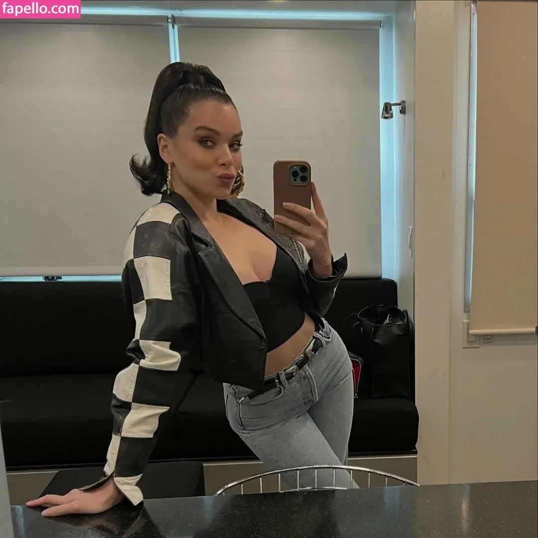 Hailee Steinfeld Onlyfans Photo Gallery 