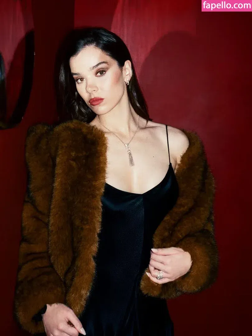 Hailee Steinfeld Onlyfans Photo Gallery 