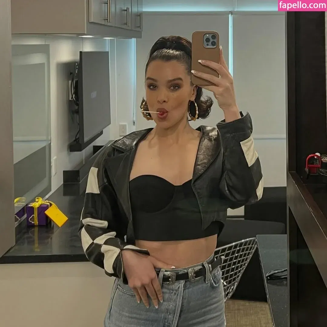 Hailee Steinfeld Onlyfans Photo Gallery 
