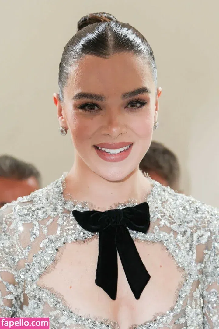 Hailee Steinfeld Onlyfans Photo Gallery 