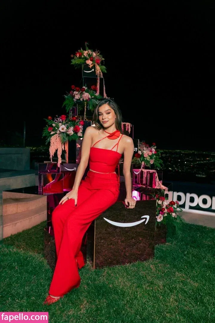 Hailee Steinfeld Onlyfans Photo Gallery 