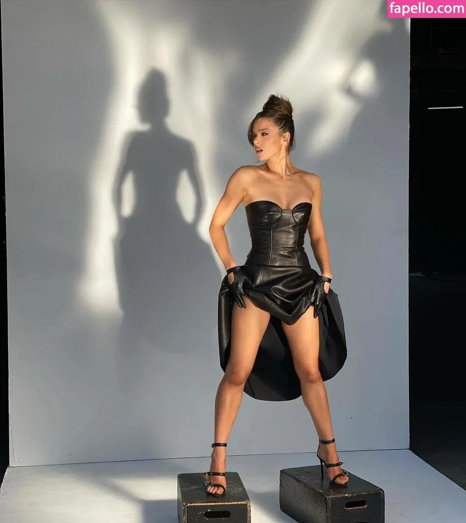 Hailee Steinfeld Onlyfans Photo Gallery 