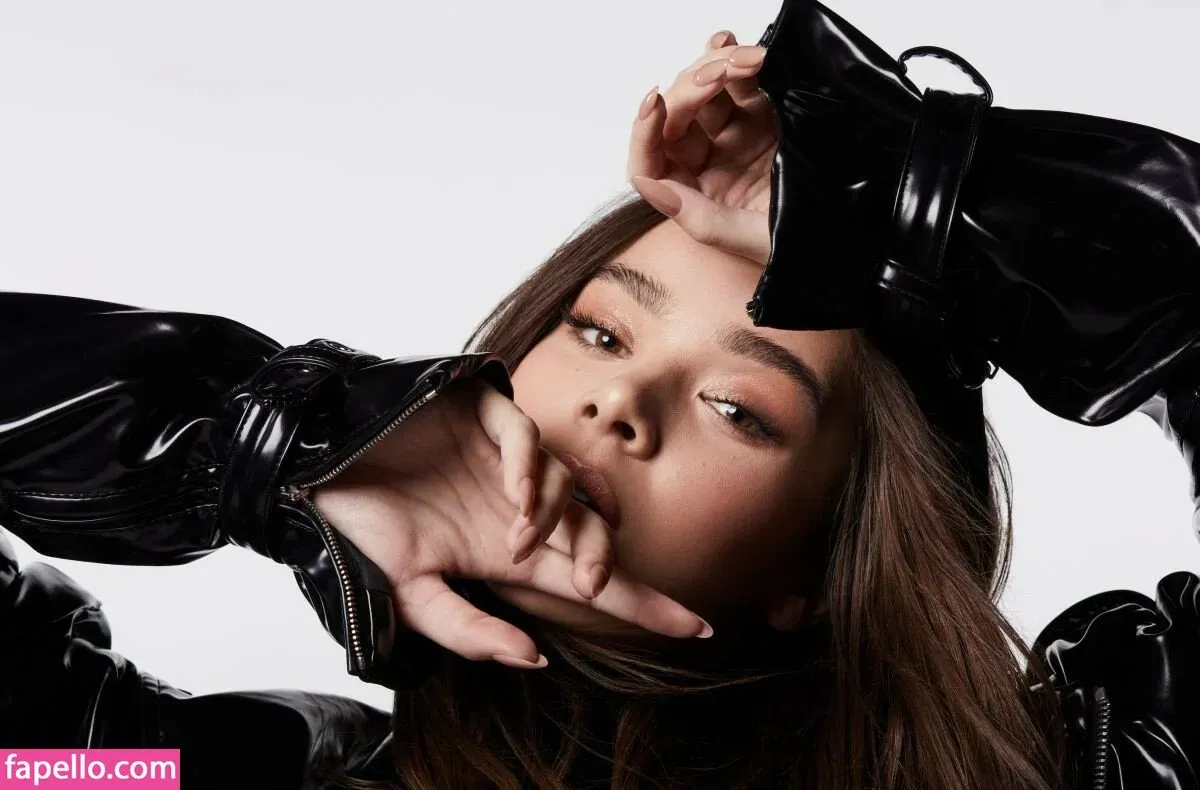 Hailee Steinfeld Onlyfans Photo Gallery 