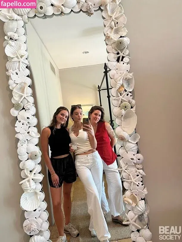 Hailee Steinfeld Onlyfans Photo Gallery 